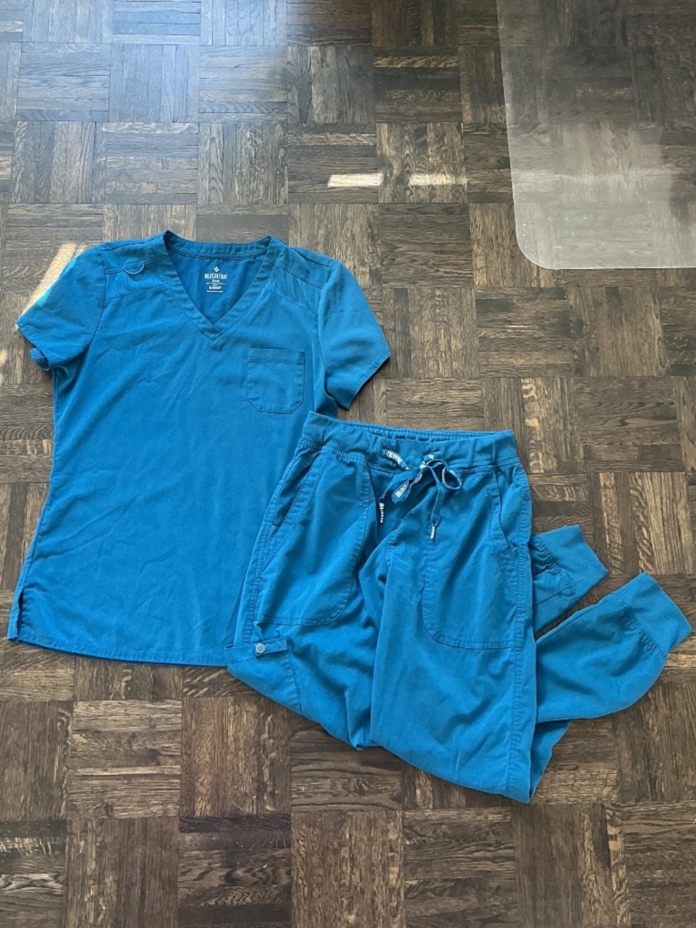 Med Couture Touch Caribbean Blue Scrub Set